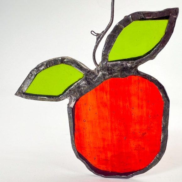 EUC Vintage Leaded Stained Glass Red Apple Suncatcher – Handcrafted Décor 🍎☀️ - Picture 2 of 4